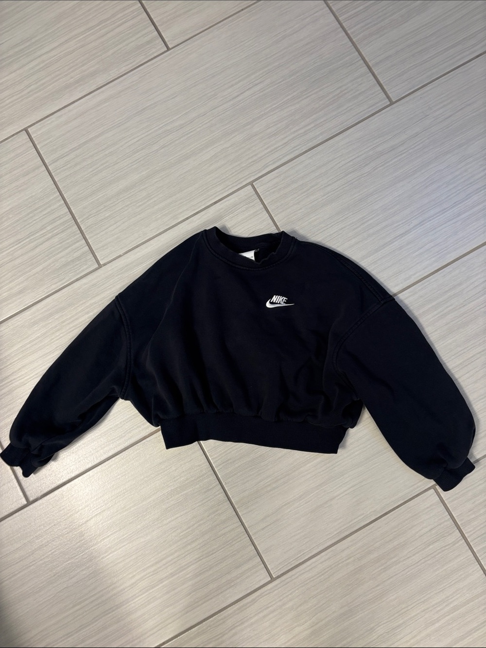 Girl’s Nike Black Cropped Crew Sweatshirt with White Swoosh
